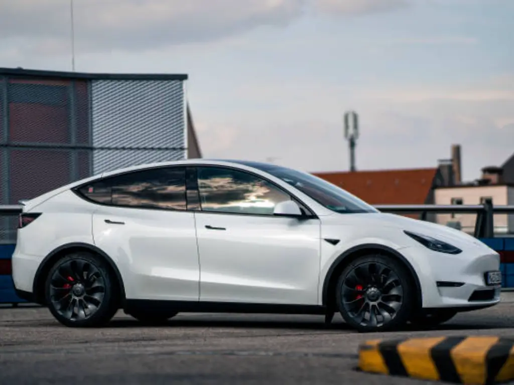 how much does it cost to wrap a tesla model y